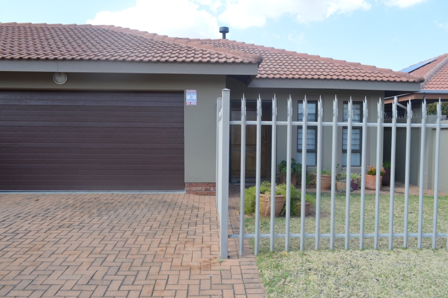 2 Bedroom Property for Sale in Flamwood North West